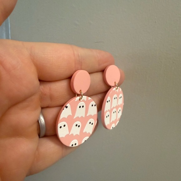🎃 Pink Ghost Dangle Earrings – Cute & Fun! 👻 - Picture 2 of 5